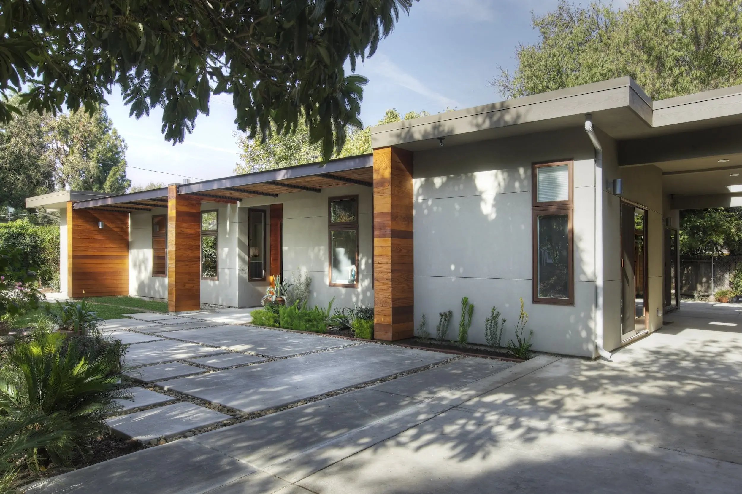 CONTEMPORARY+EXTERIOR+WITH+WOOD+ACCENTS