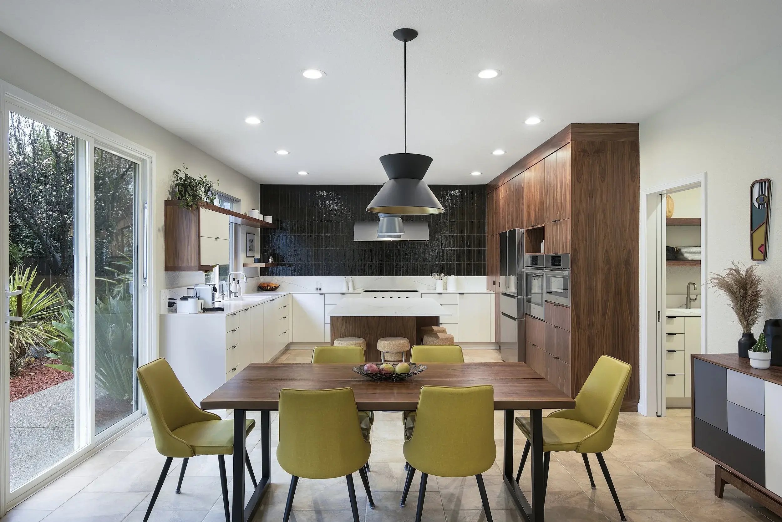 BLACK+AND+WHITE+DINING+KITCHEN