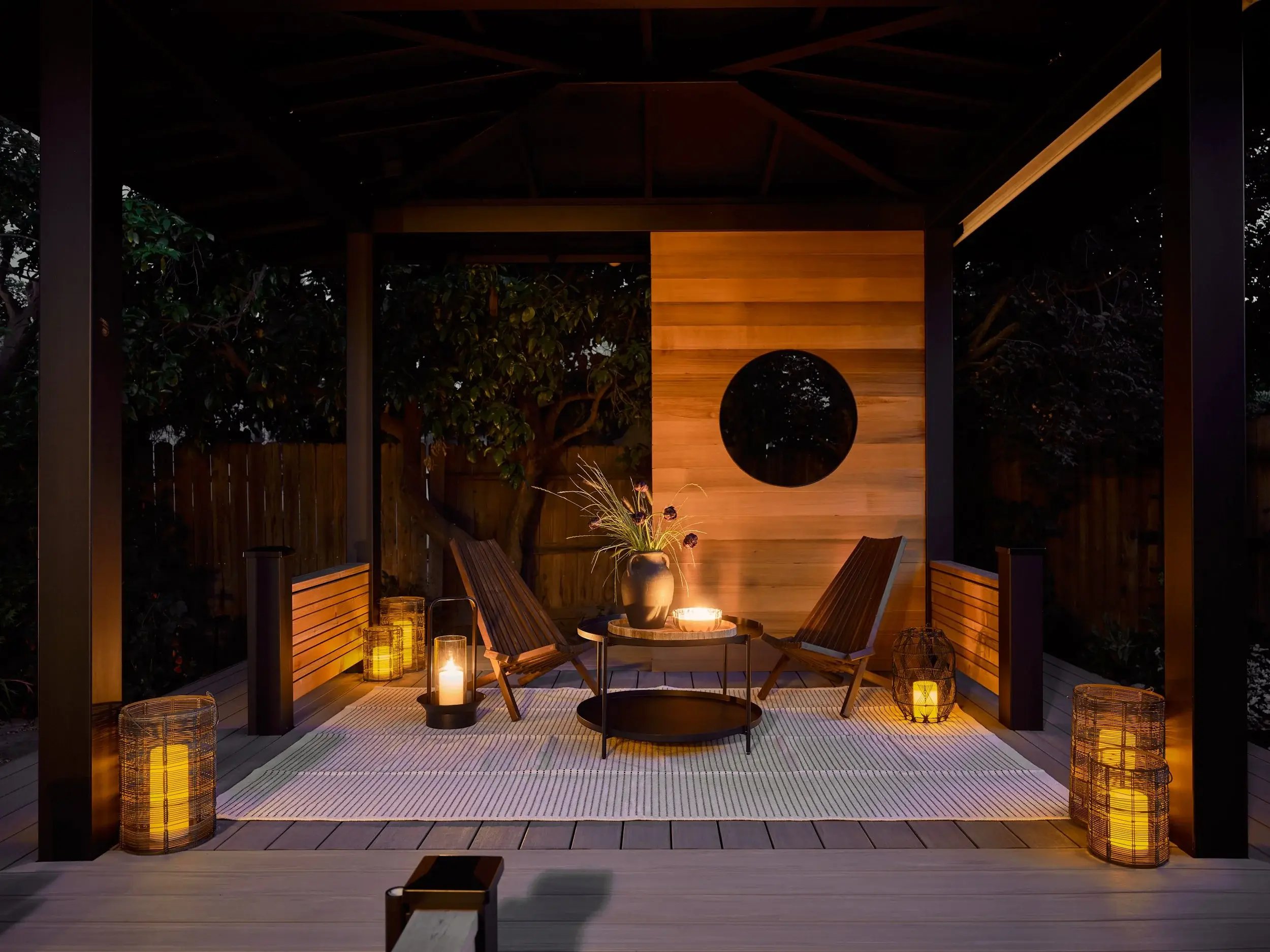Evening+Calm+in+a+Year-Round+Outdoor+Lounge+Space