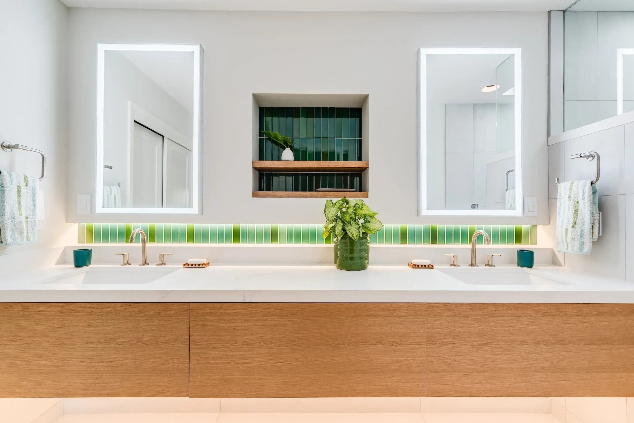 GLOSSY+GREEN+GLOW+VANITY (1)