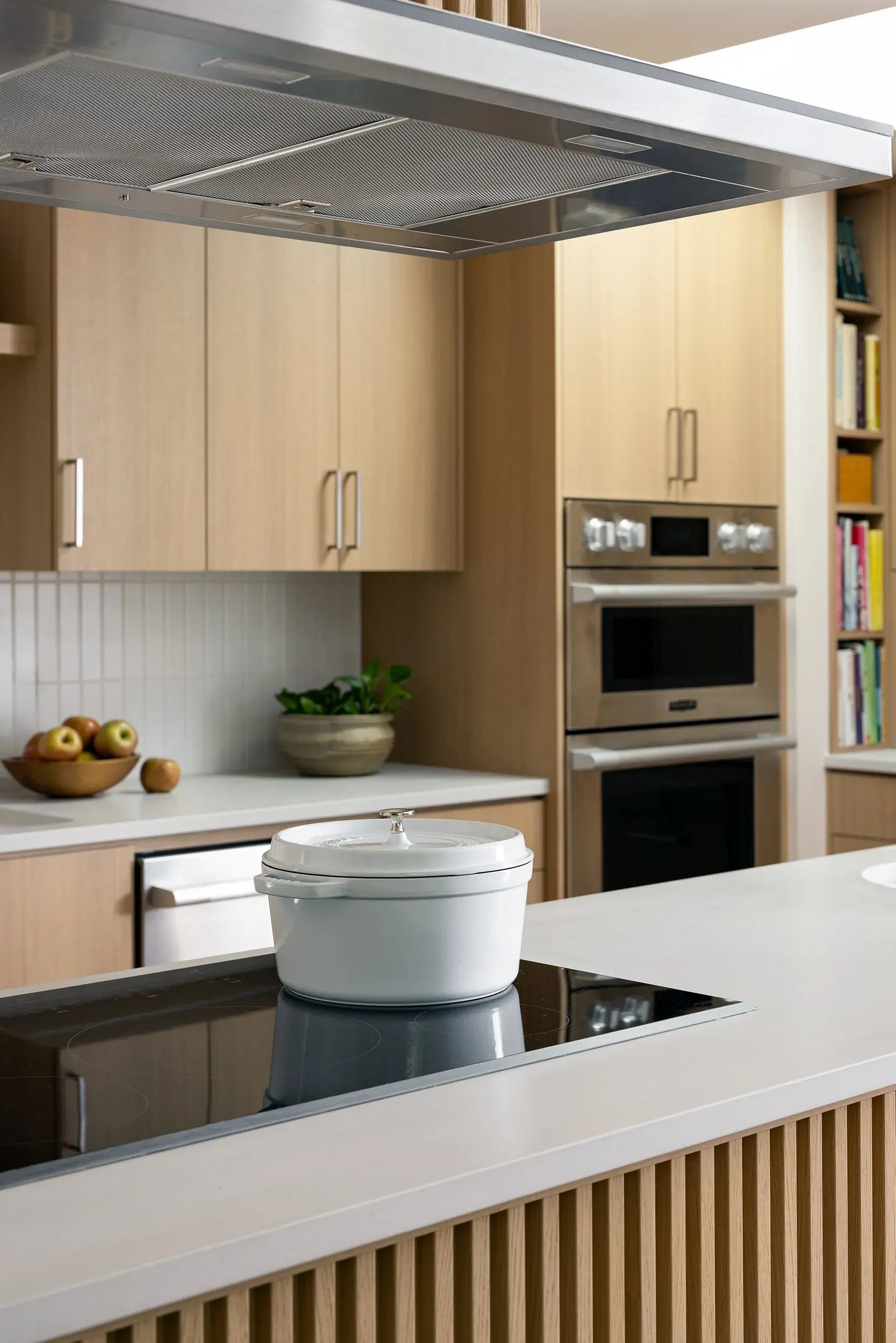 INDUCTION+COOKTOP+FLUTED+WHITE+OAK+CABINETRY