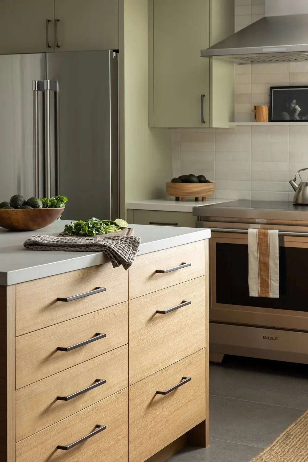 WHITE+OAK+ISLAND+SAGE+CABINETS-1000