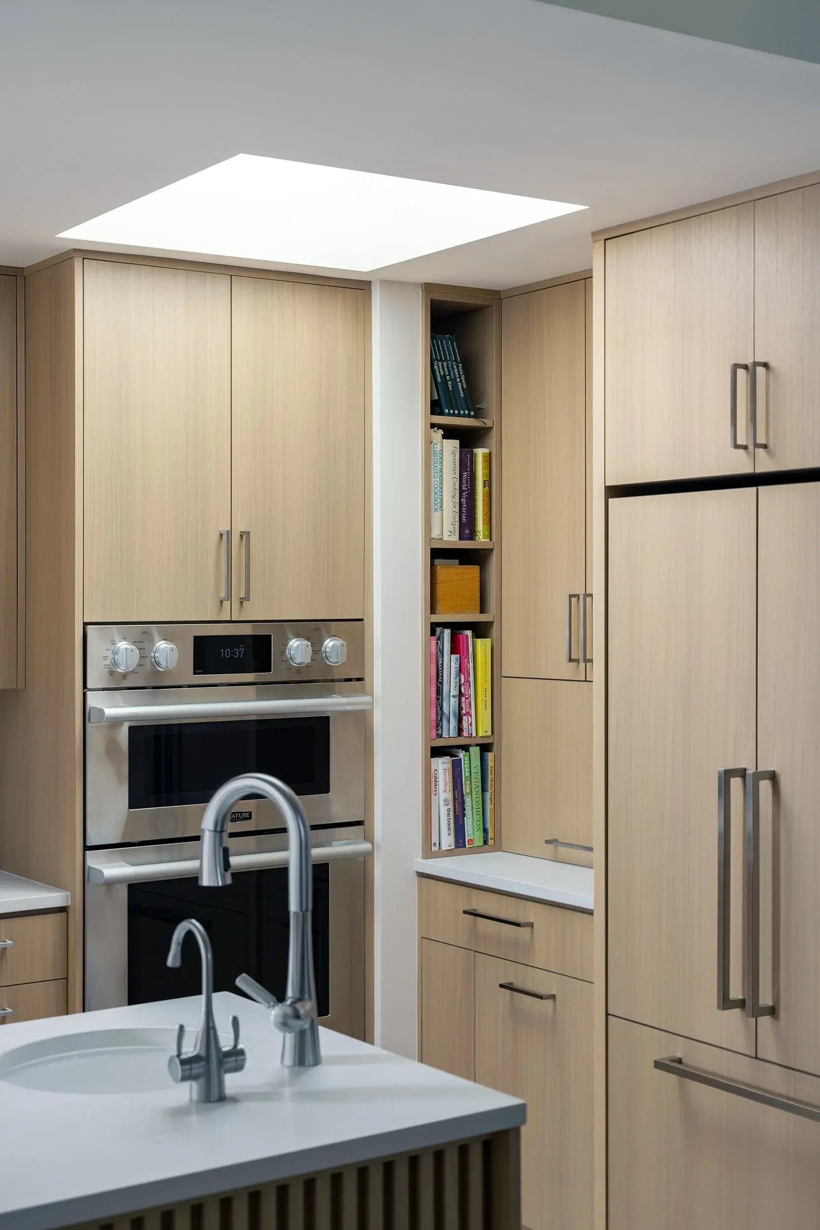 WHITE+OAK+BOOK+NOOK+MCM+STRENG+KITCHEN