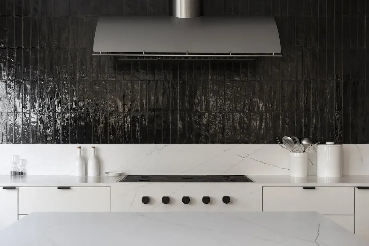 White+Kitchen+with+Dramatic+Glossy+Black+Tile+Backsplash