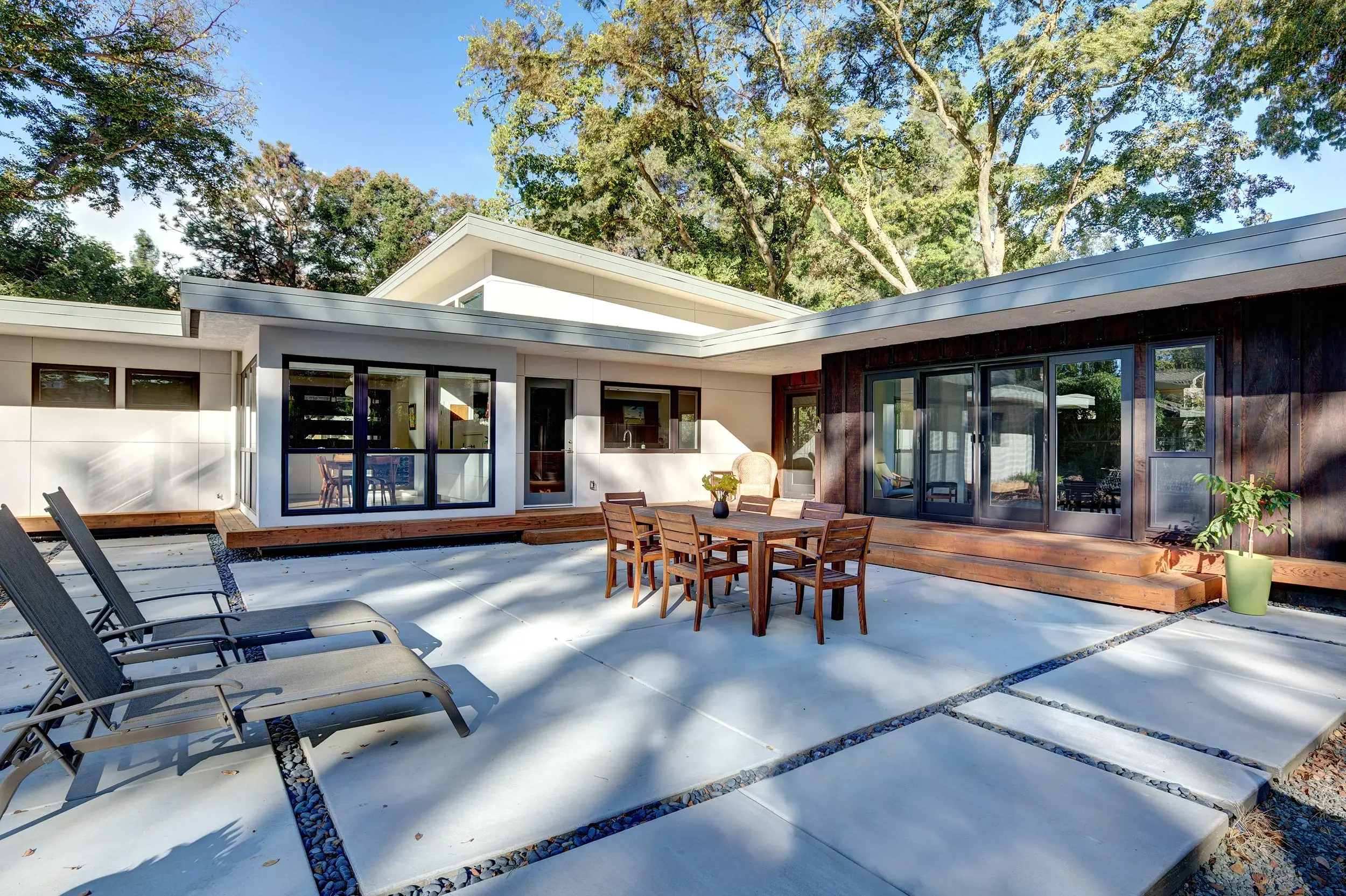 MCM+CONCRETE+PATIO+AND+GLASS+SLIDERS (1)