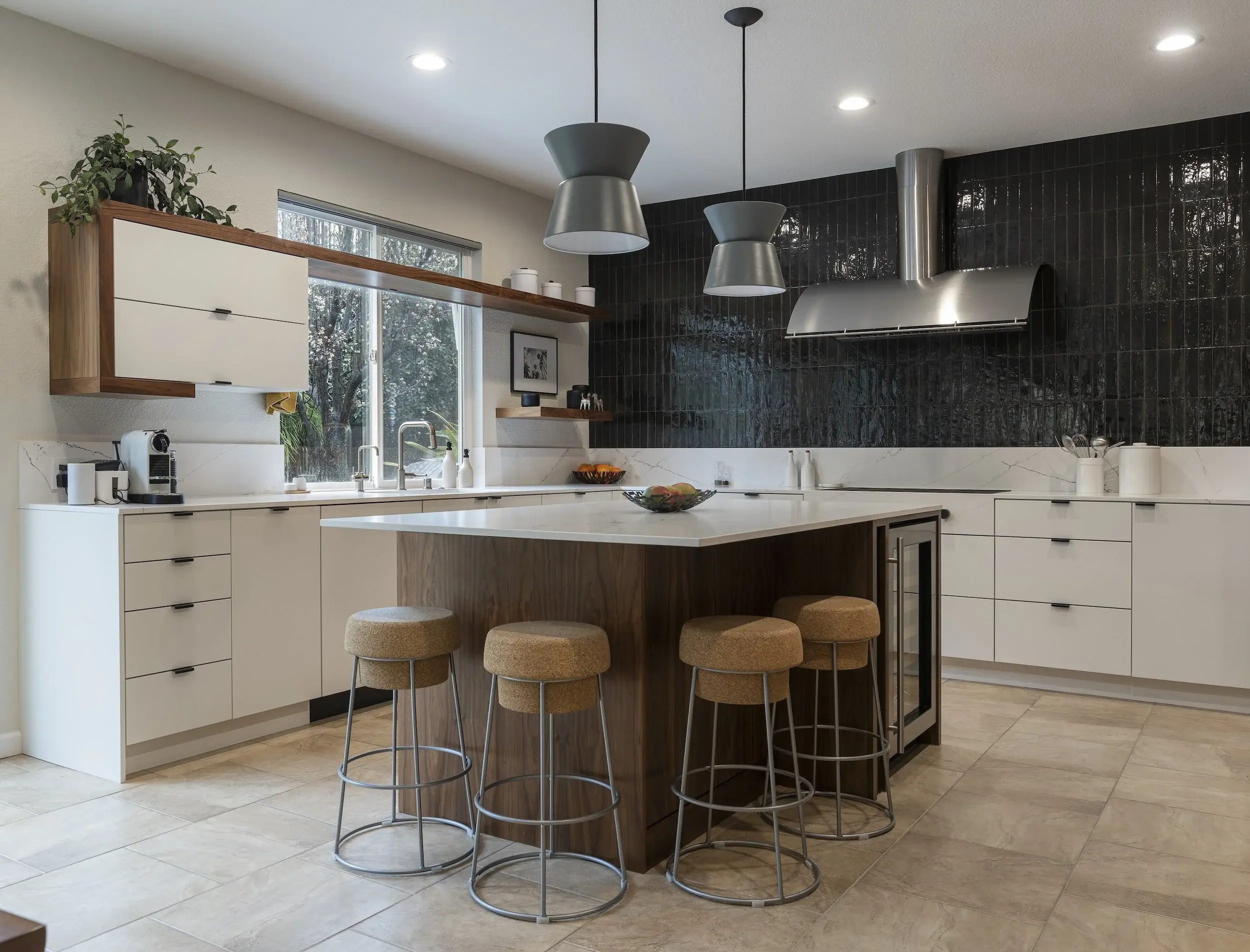 BLACK+AND+WHITE+KITCHEN