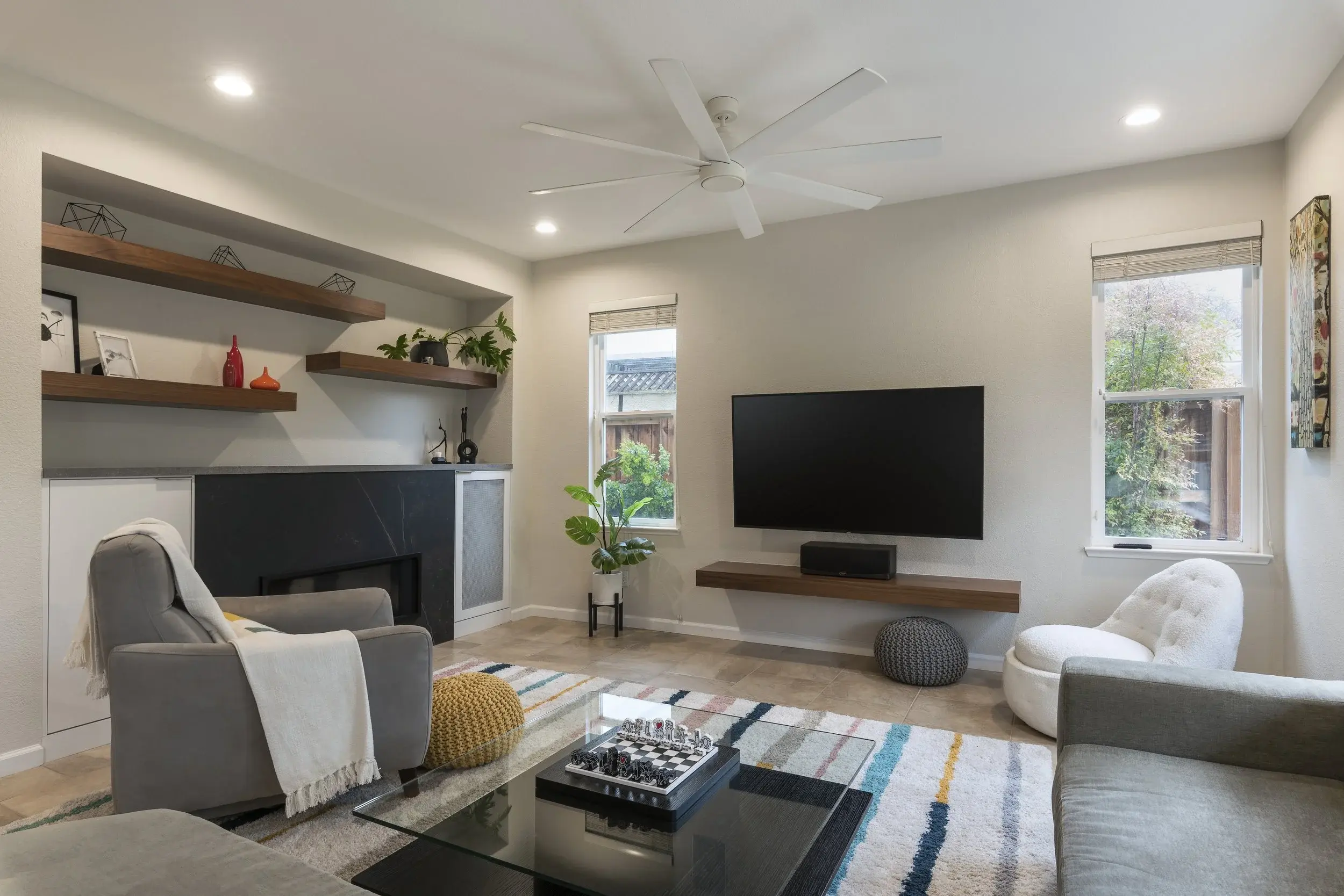 BLACK+AND+WHITE+LIVING+ROOM