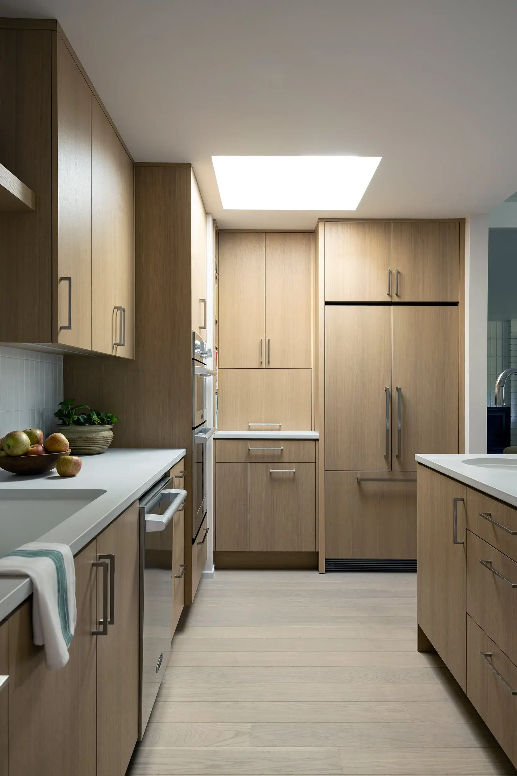 GALLEY+STRENG+WHITE+OAK+KITCHEN-1
