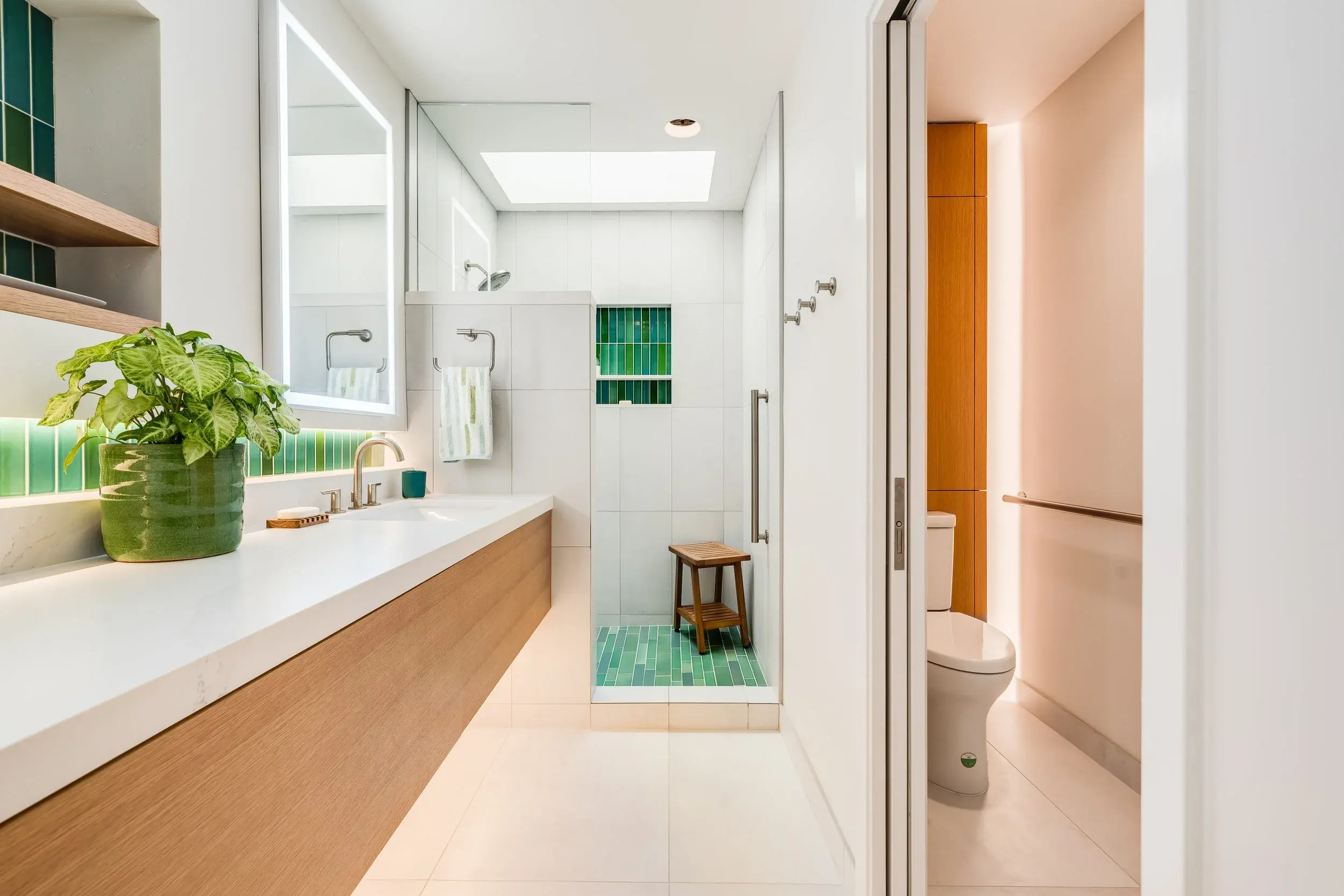 Light+and+Bright+Main+Bathroom+With+Walk+In+Open+Shower+and+Private+Toilet+Room-2