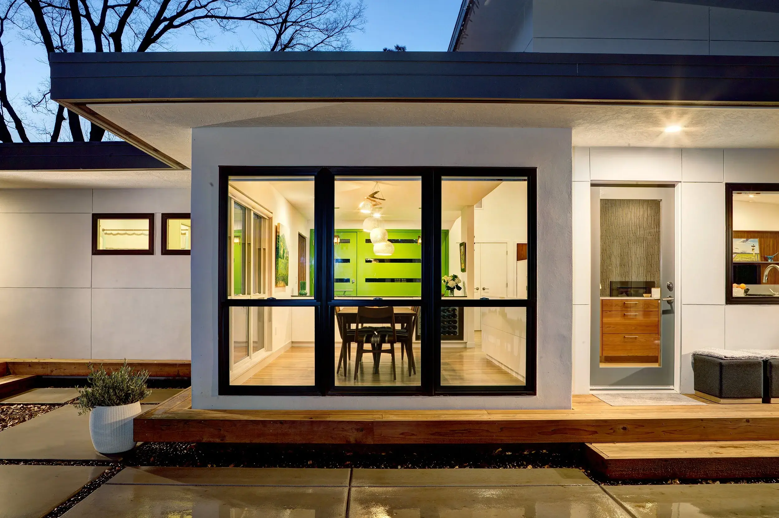 MCM+EXTERIOR+VIEW+OF+DINING+ROOM (1)
