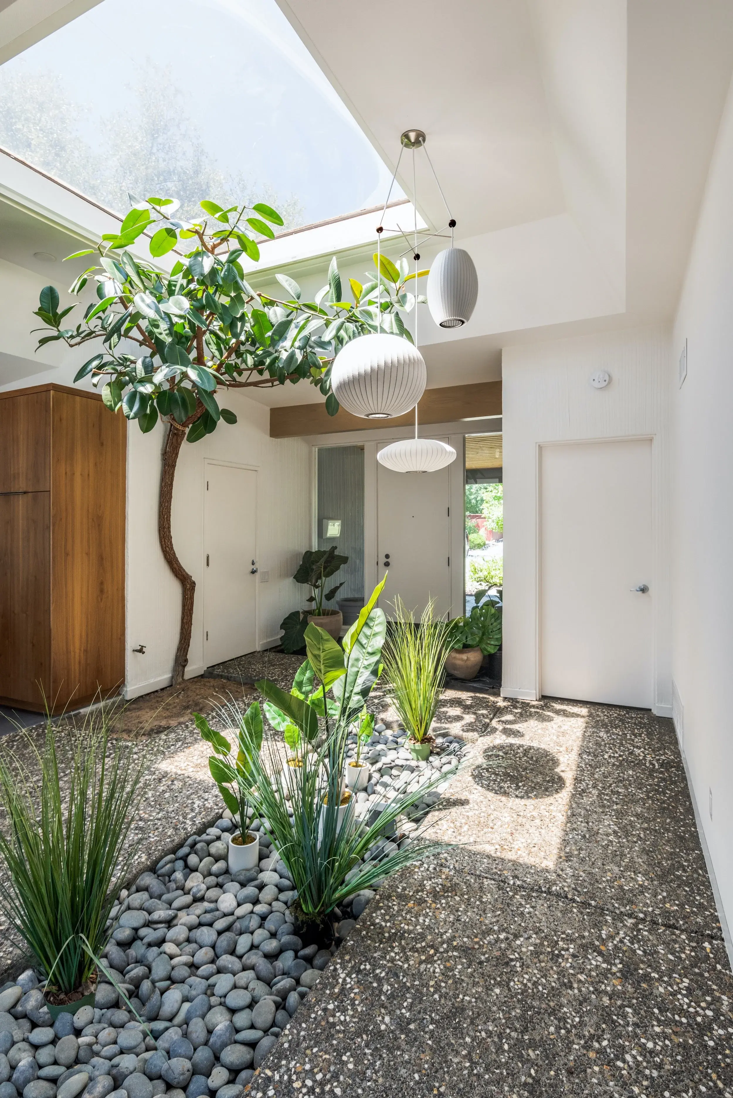 Midcentury+Modern+Entry+with+Atrium+Pinterest+Sized+copy (1)