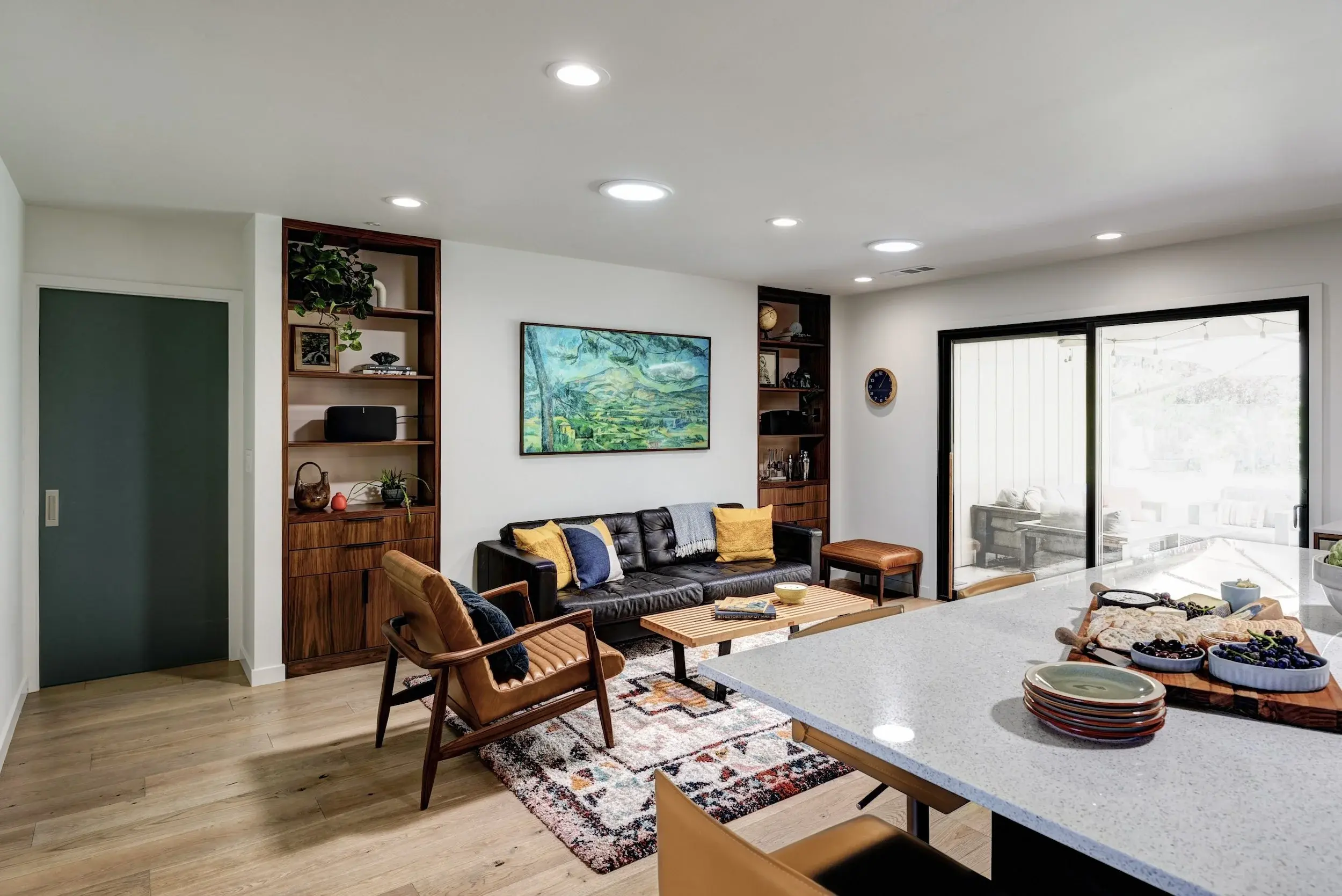 OPEN+CLOSE+BLUE+POCKET+DOOR+MODERN+WALNUT+SHELVING+