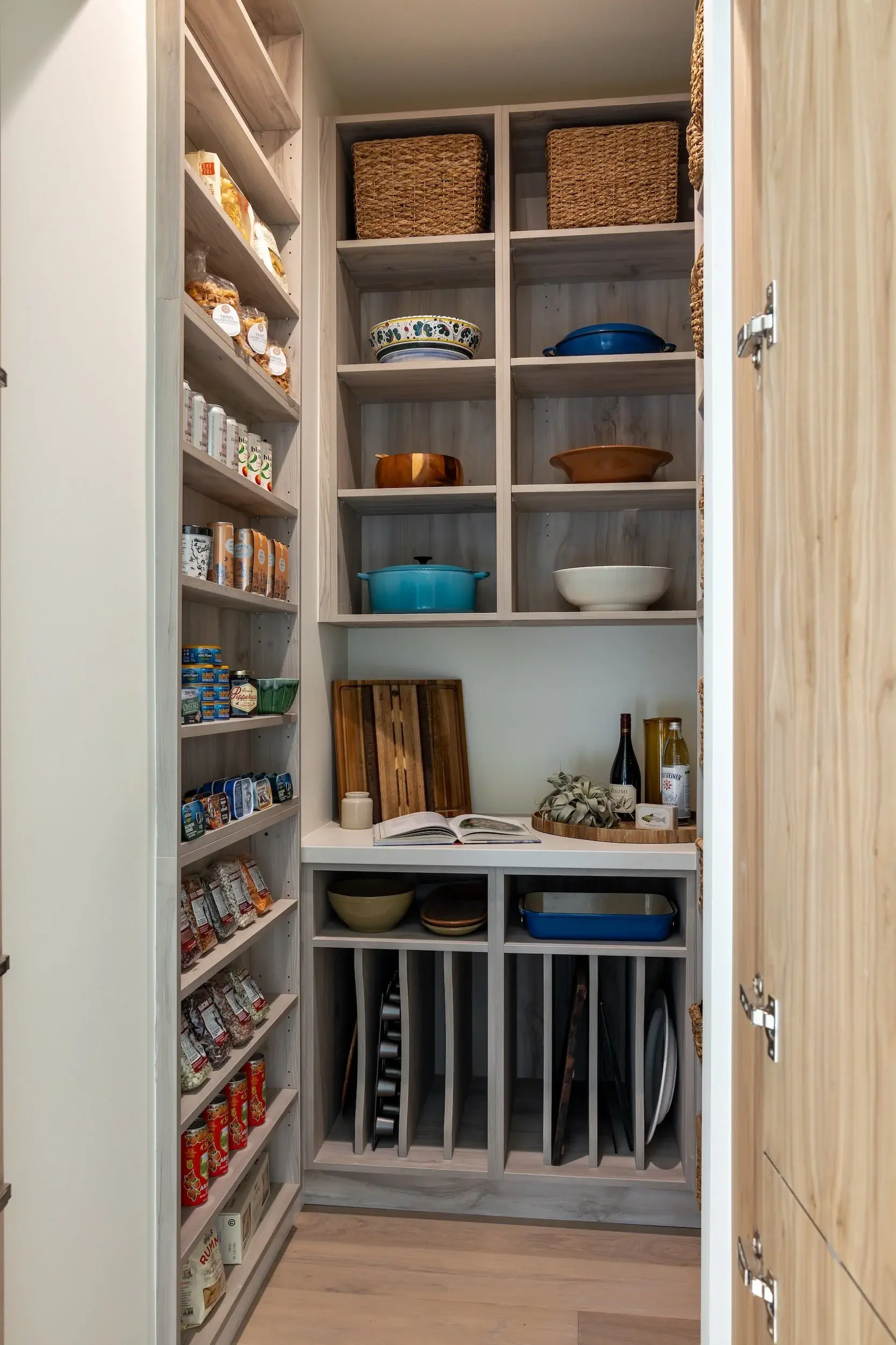 OPEN+HIDDEN+PANTRY