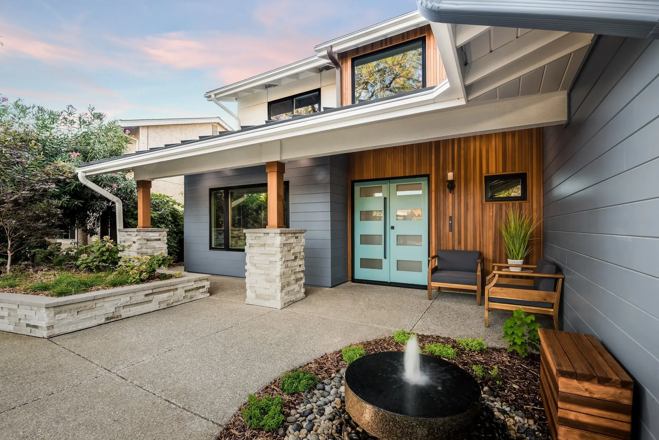 RH+CEDAR+BLUE+DOOR+FOUNTAIN