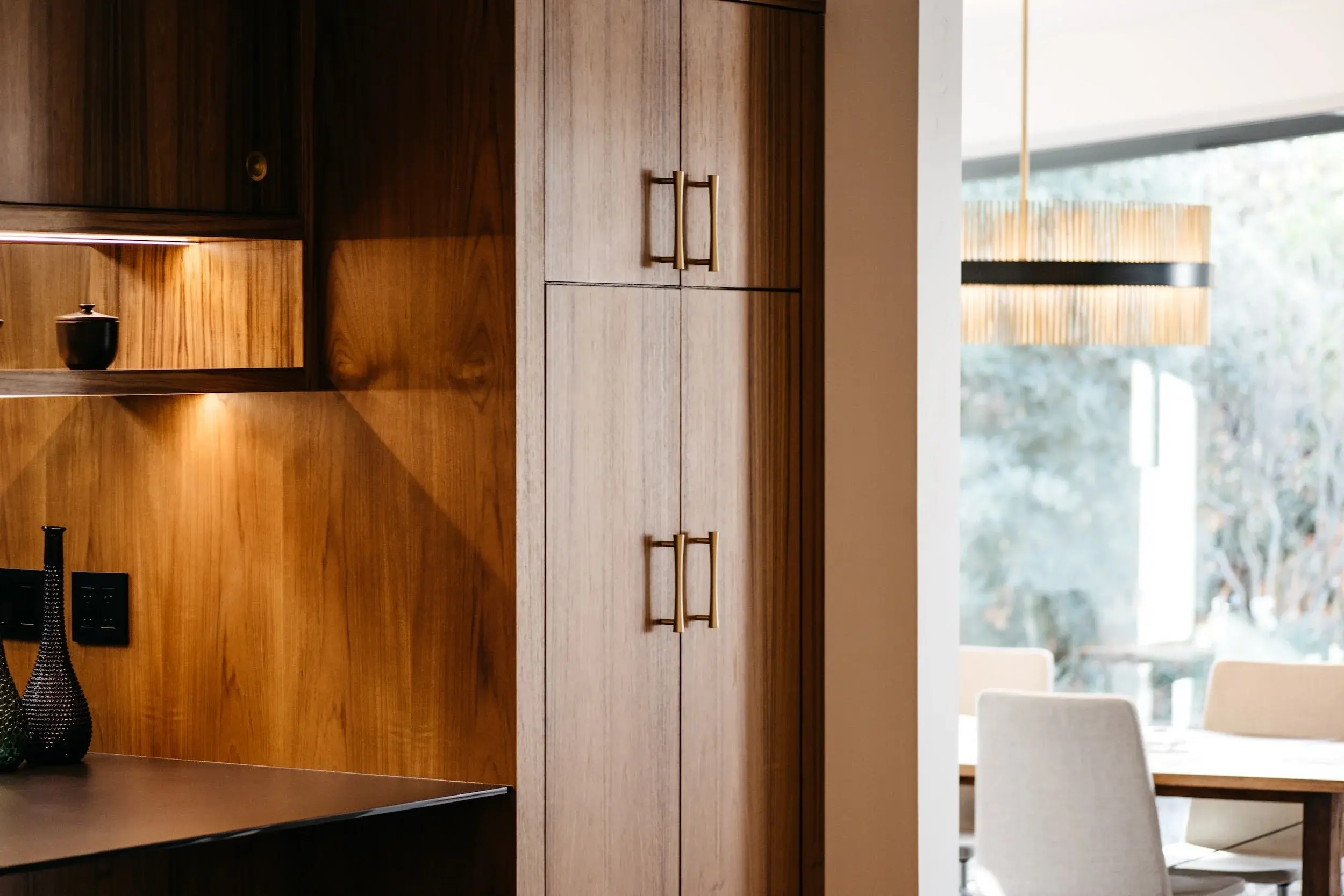 TALL+STORAGE+TEAK+BAR+SEATING