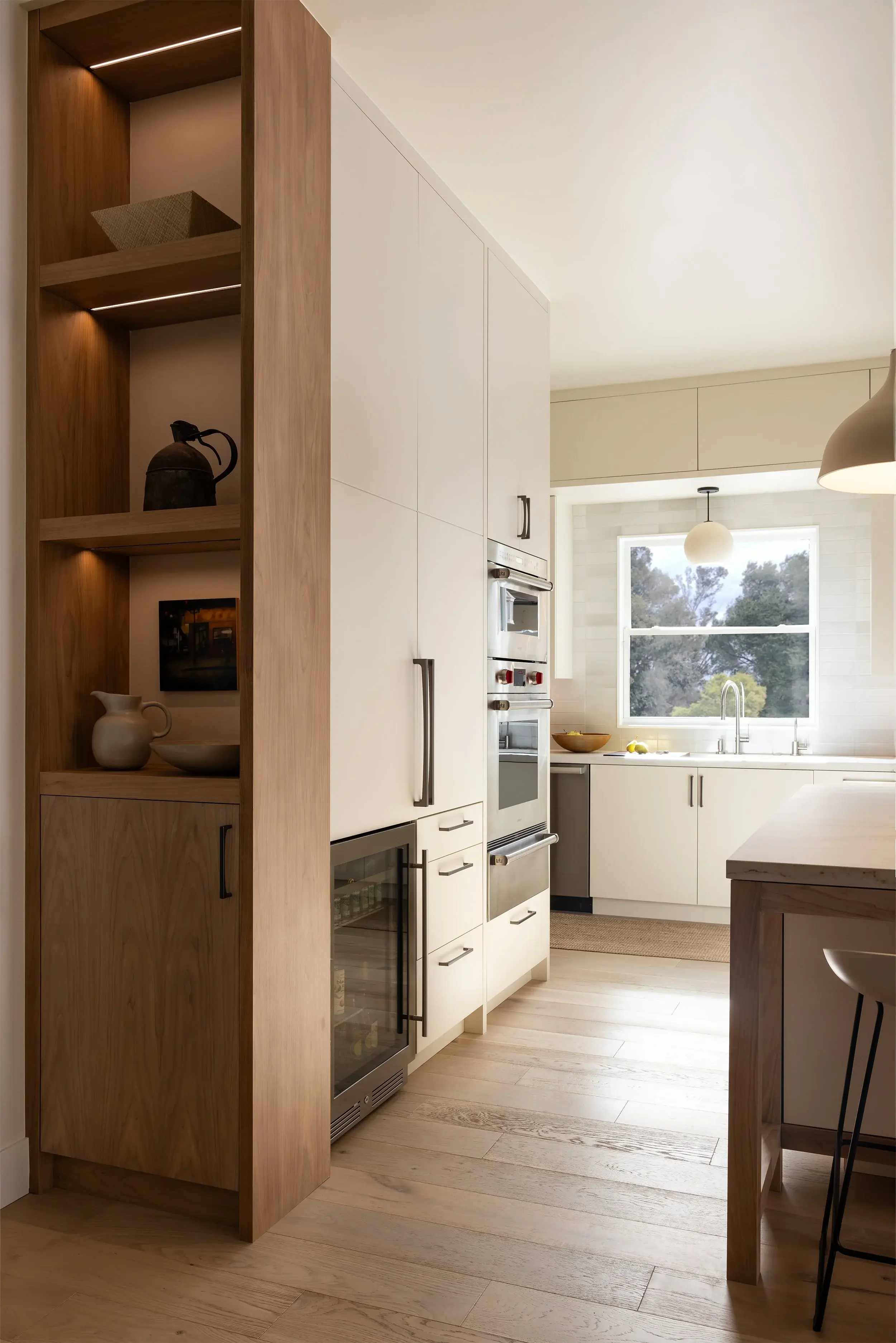 WARM+WITE+KITCHEN+BLEACHED+WALNUT+ART+DISPLAY