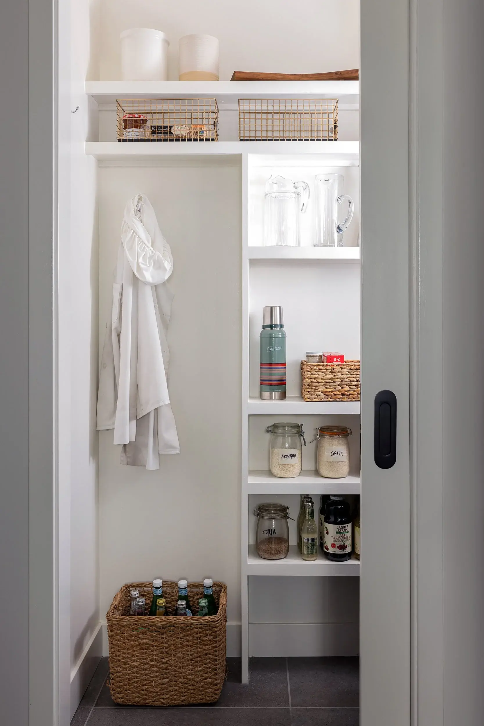 WHITE+CLEAN+PANTRY