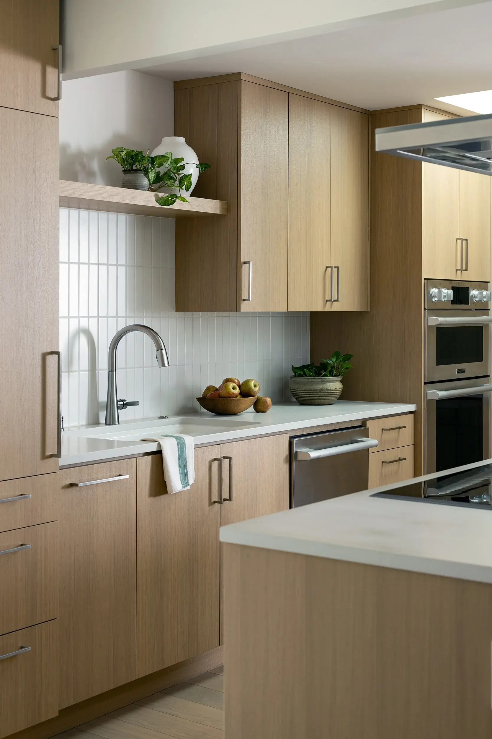 WHITE+OAK+MODERN+STRENG+KITCHEN+SINK+TILE
