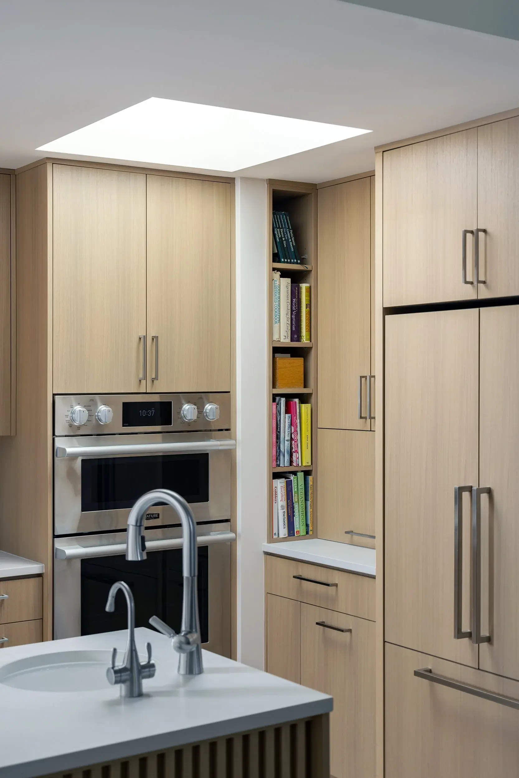 WHITE+OAK+BOOK+NOOK+MCM+STRENG+KITCHEN
