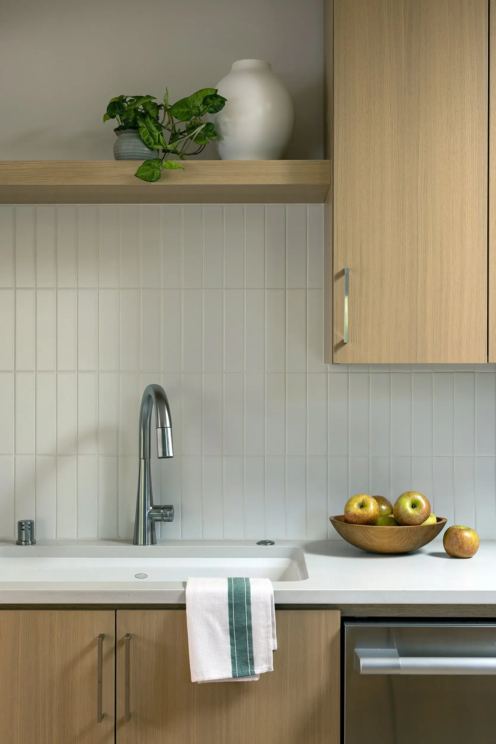 WHITE+OAK+KITCHEN+SINK+WHITE+HEATH+SUBWAY+OPEN+SHELF